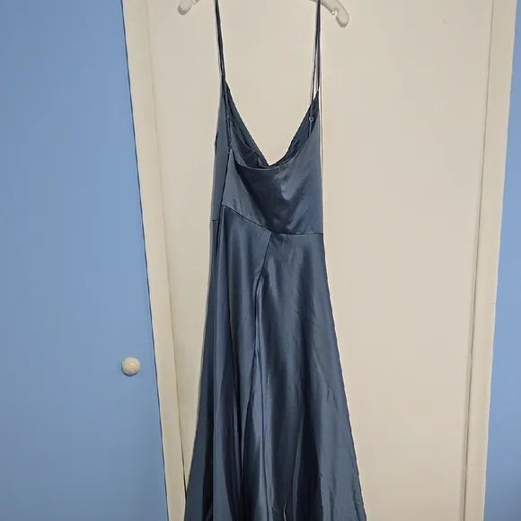 Elegant Blue Satin Dress - Picture 2 of 4